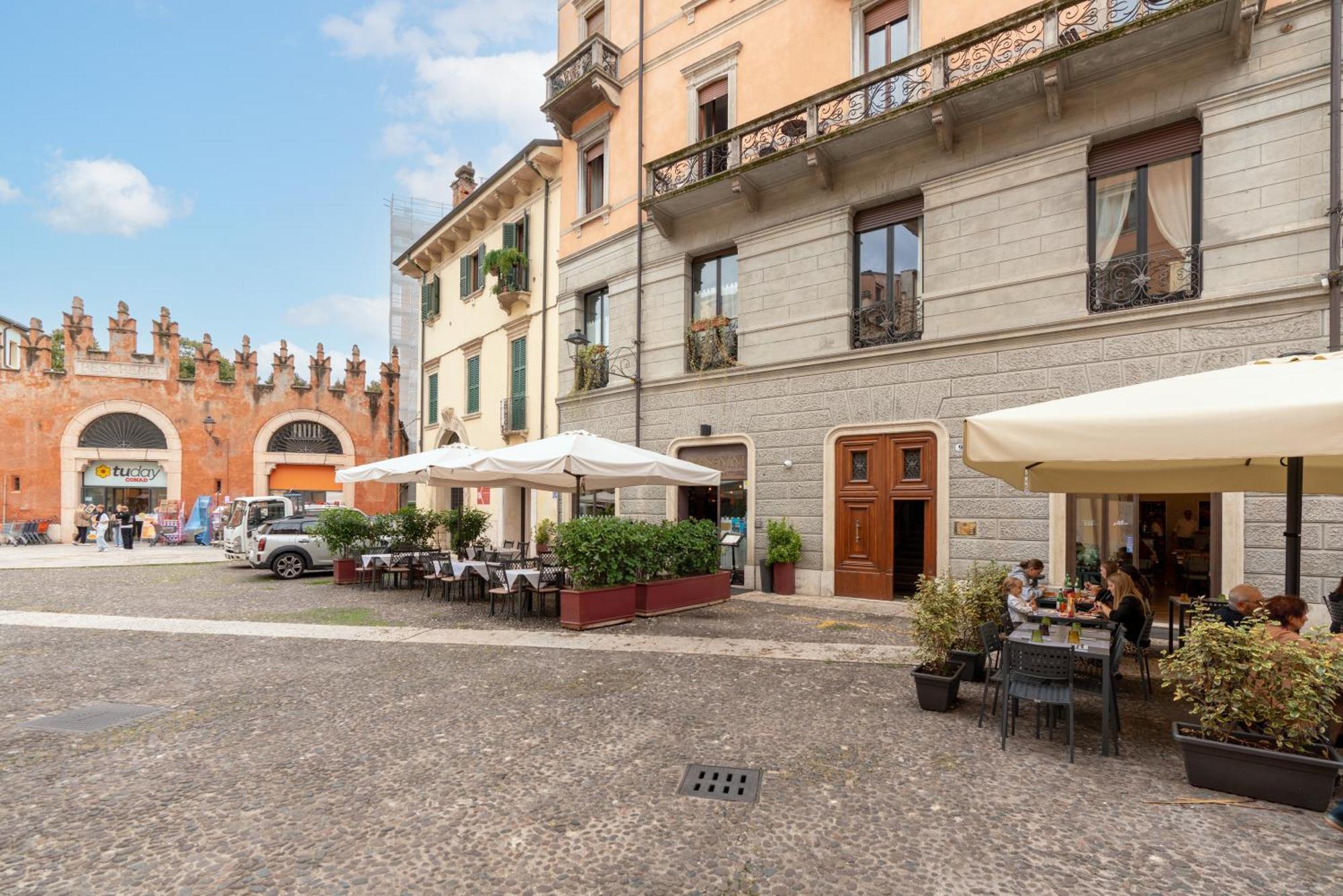 Palazzo Biasini By Postcardsfrom Verona Exterior foto