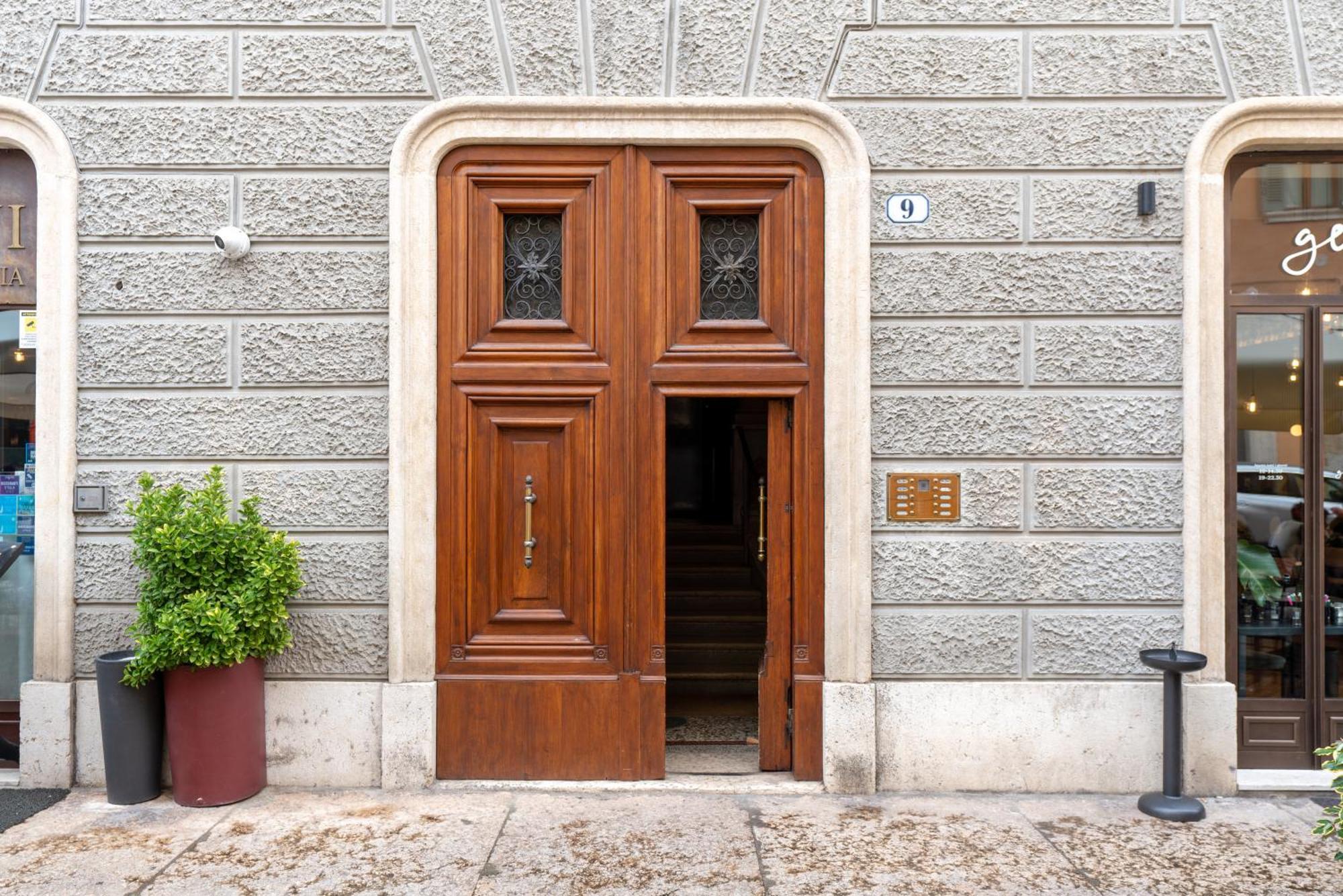 Palazzo Biasini By Postcardsfrom Verona Exterior foto