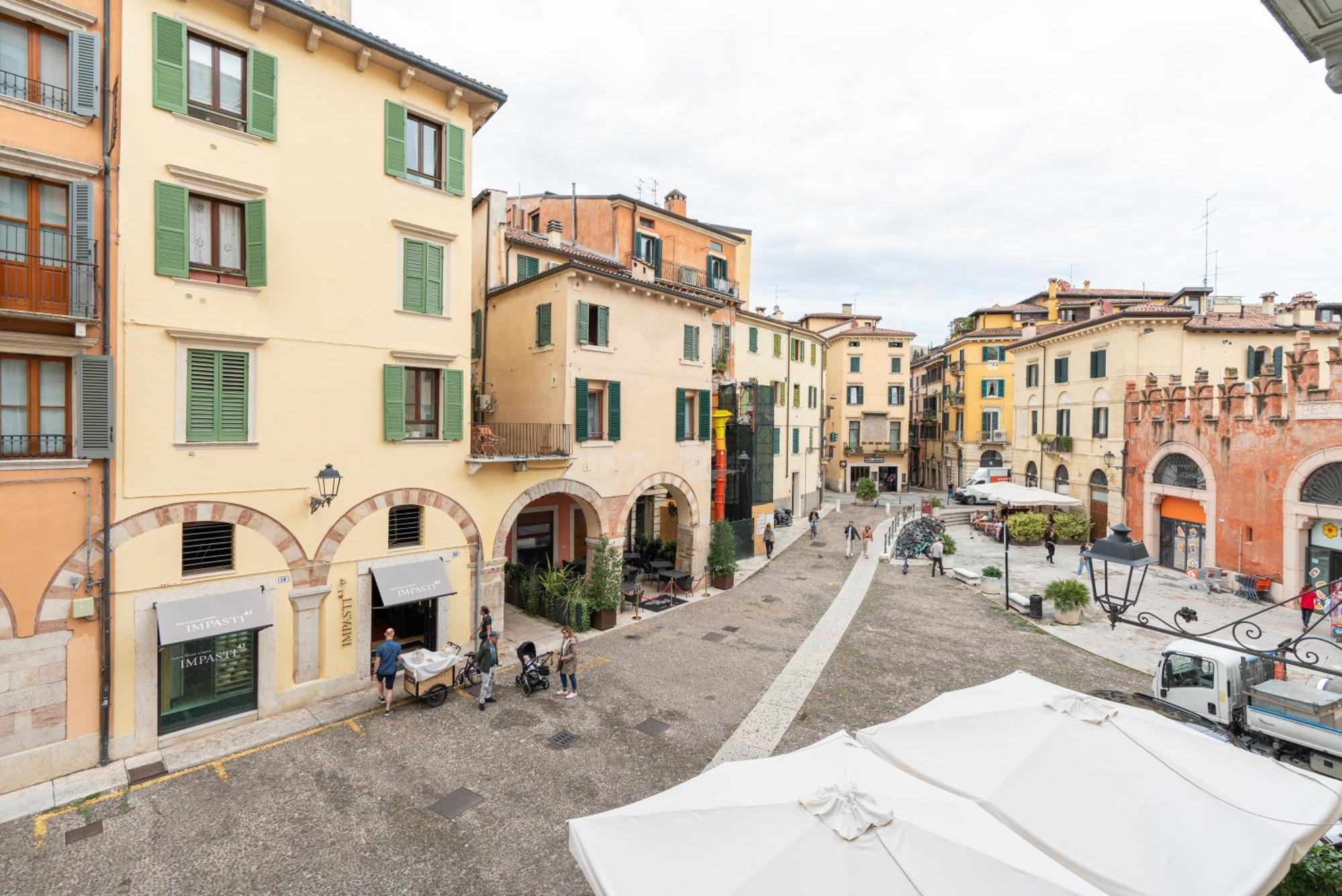 Palazzo Biasini By Postcardsfrom Verona Exterior foto